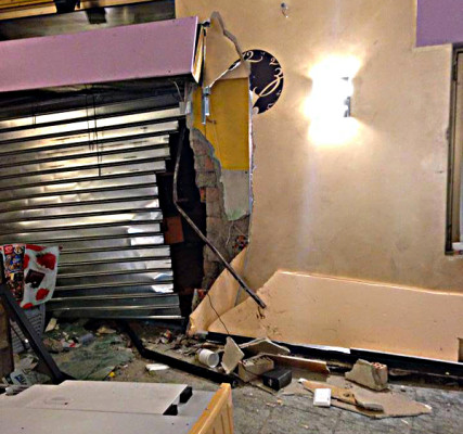 Il locale sventrato dopo il blitz dei malviventi