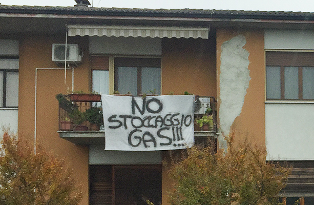no-stoccaggio-gas-cornegliano-balcone-striscione