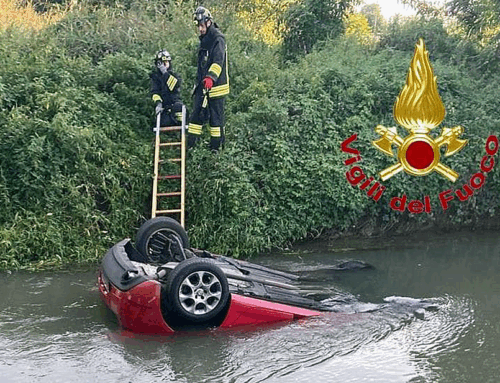 San Martino in Strada, auto finisce nel fossato e si ribalta: salvi i quattro a bordo