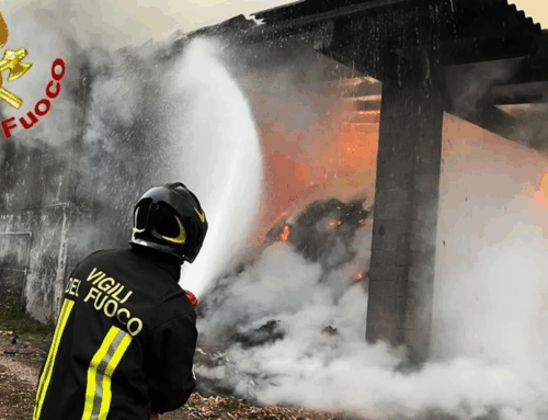 Fiamme a Cascina Sarezana: incendio di 200 rotoballe di fieno a Borghetto Lodigiano