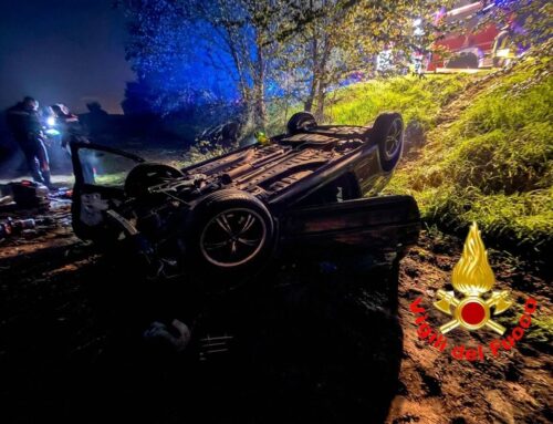 Casalpusterlengo, auto si ribalta sulla via Emilia: ferita una 22enne